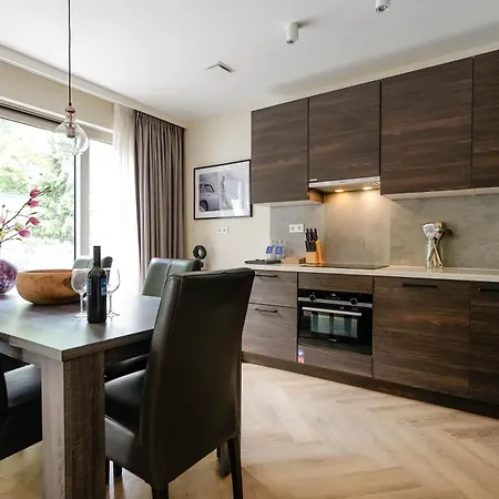 Park Executive 102 *