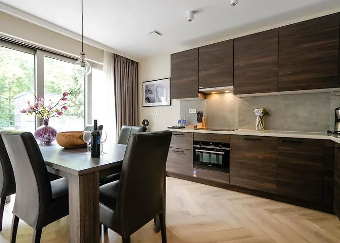 Park Executive 102 *