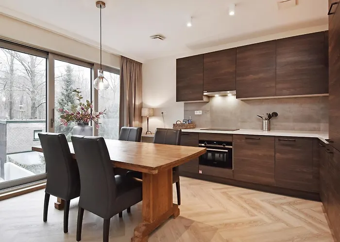 Park Executive 102 *